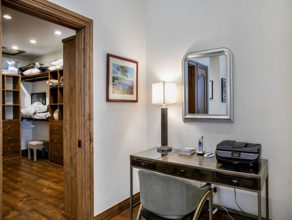 Ski In Ski Out to Vail Gondola-Five Bedroom Ski Rental Home