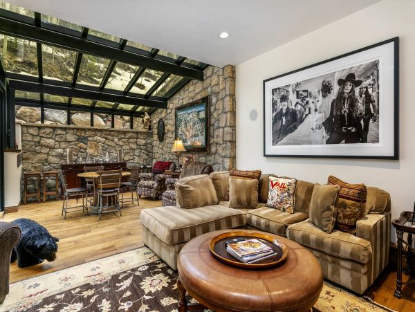 Ski In Ski Out to Vail Gondola-Five Bedroom Ski Rental Home