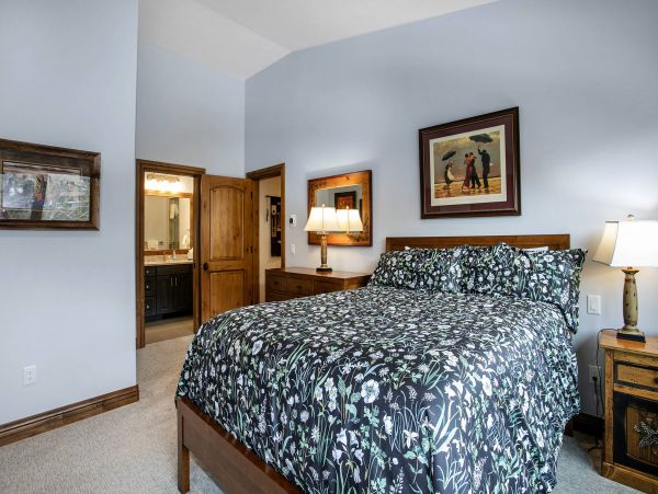 Ski In Ski Out to Vail Gondola-Five Bedroom Ski Rental Home