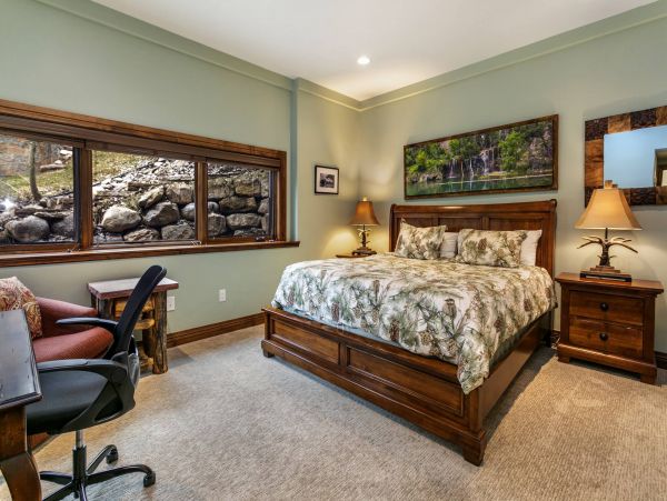 Ski In Ski Out to Vail Gondola-Five Bedroom Ski Rental Home