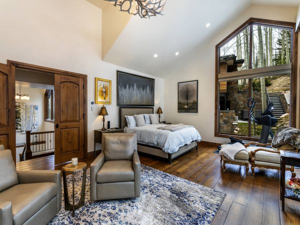 Ski In Ski Out to Vail Gondola-Five Bedroom Ski Rental Home