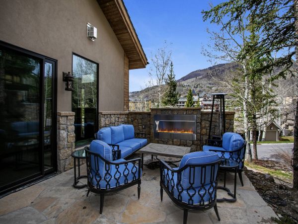 Ski In Ski Out to Vail Gondola-Five Bedroom Ski Rental Home