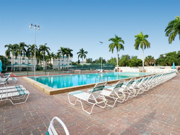 Gulf Front Two Bedroom Vacation Condo Sleeps Six