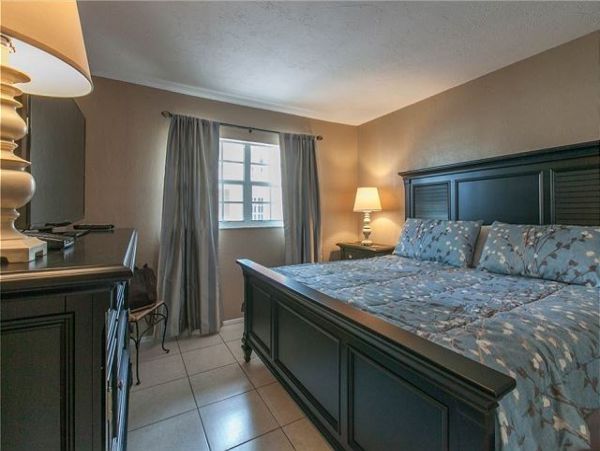 Beachside Two Bedroom Siesta Key Condo Sleeps Six