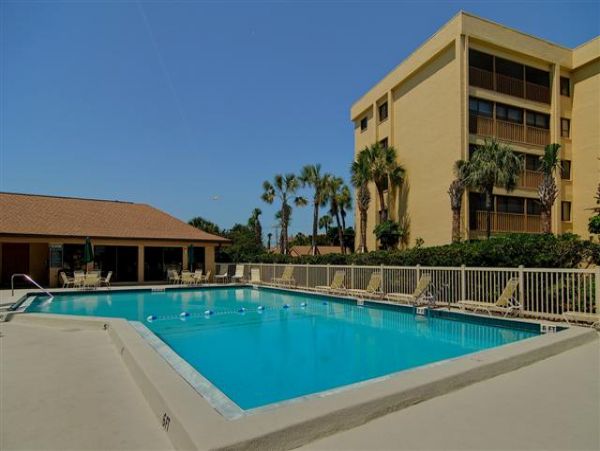 Value 3rd Floor 2 Bedroom Condo in Siesta Key Walk to Beach