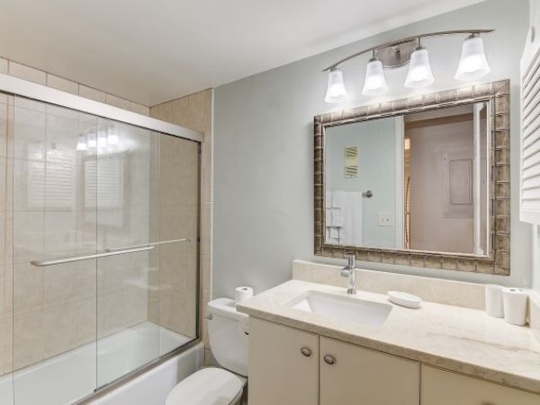 Value 3rd Floor 2 Bedroom Condo in Siesta Key Walk to Beach