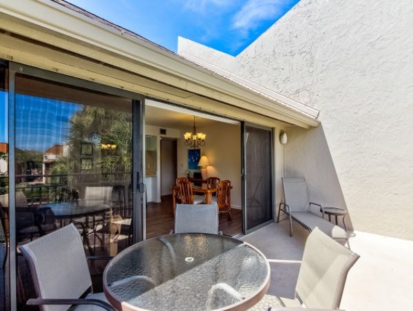 Value 3rd Floor 2 Bedroom Condo in Siesta Key Walk to Beach