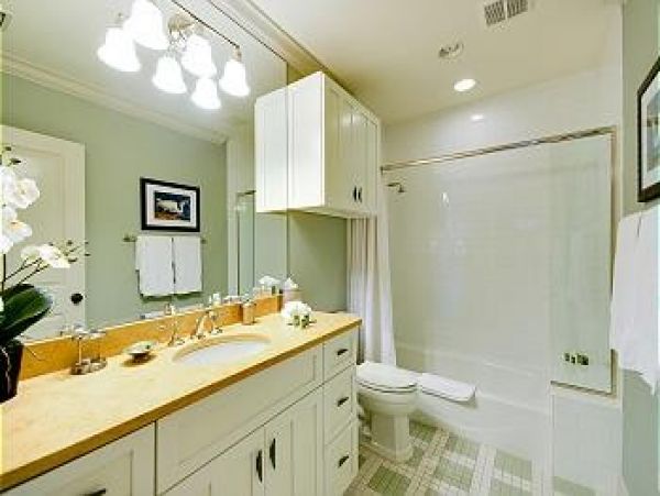 Two Bedroom Gulf Front Rental Condo in Holmes Beach