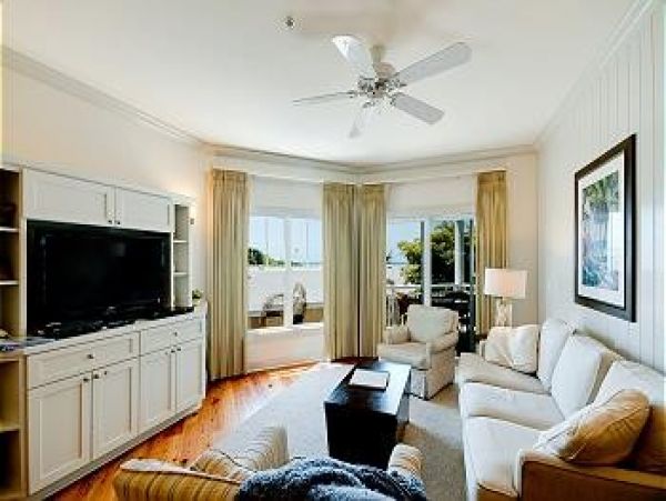 Two Bedroom Gulf Front Rental Condo in Holmes Beach