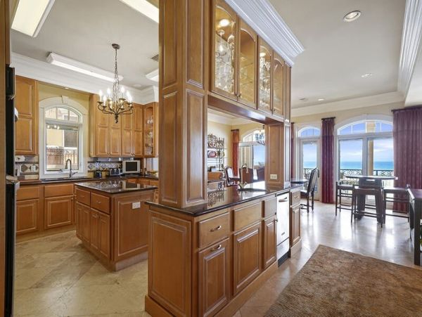 Luxury Estate with Sweeping Views of the Gulf