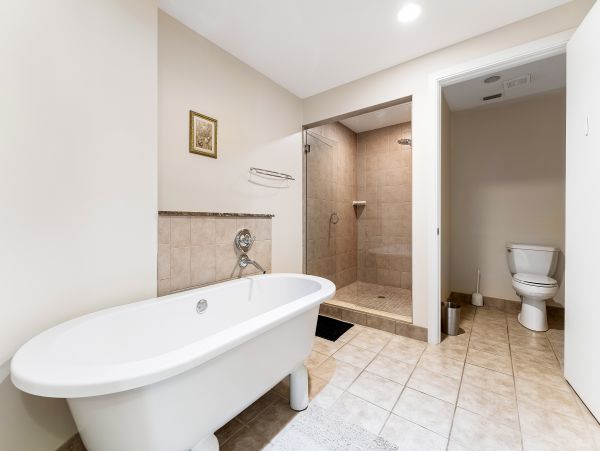 Relax Away in this 3 Bedroom Condo on Exclusive Siesta Key