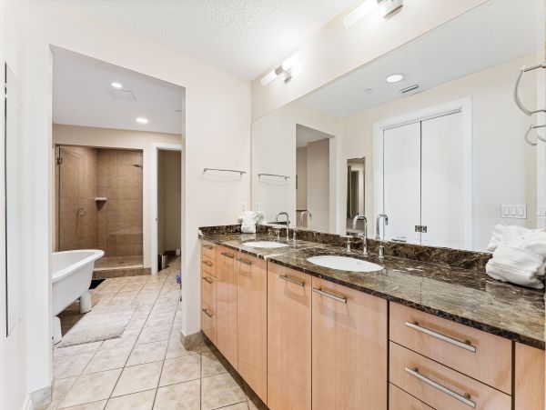 Relax Away in this 3 Bedroom Condo on Exclusive Siesta Key