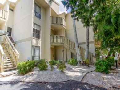 Siesta Key Vacation Condo Sleeps Six Guests. Siesta Key Vacation Condo Sleeps Six Guests.