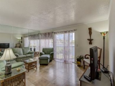 Siesta Key Vacation Condo Sleeps Six Guests. Siesta Key Vacation Condo Sleeps Six Guests.