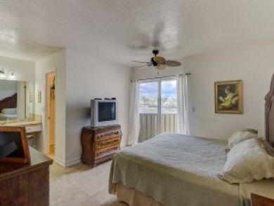 Siesta Key Vacation Condo Sleeps Six Guests. Siesta Key Vacation Condo Sleeps Six Guests.