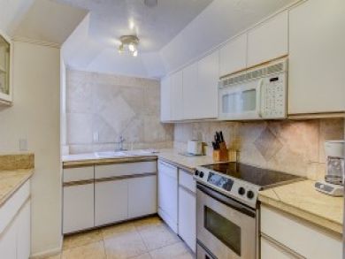 Siesta Key Vacation Condo Sleeps Six Guests. Siesta Key Vacation Condo Sleeps Six Guests.