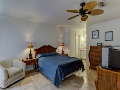 Siesta Key Vacation Condo Sleeps Six Guests. Siesta Key Vacation Condo Sleeps Six Guests.