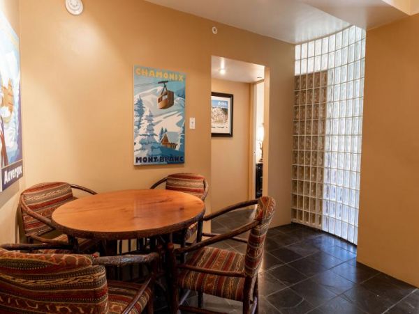 Vail Vacation Condo Sleeps Four Guests.