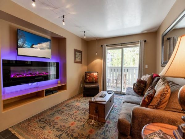 Vail Vacation Condo Sleeps Four Guests.