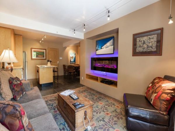 Vail Vacation Condo Sleeps Four Guests.