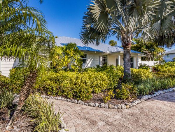 Beautiful Holmes Beach Vacation Home with Private Pool