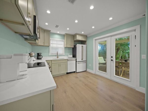 One of Anna Maria Island Most Popular 4 bedroom Pool Homes