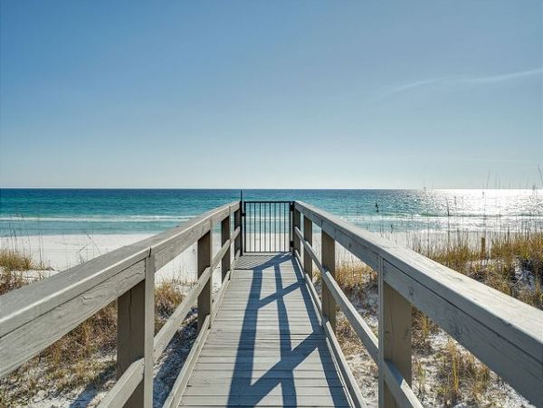 Destin Beachfront Six Bedroom Vacation Rental
