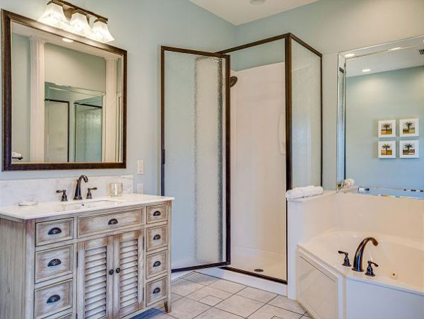Destin Beachfront Six Bedroom Vacation Rental
