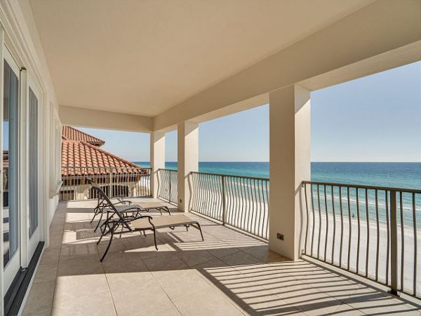 Destin Beachfront Six Bedroom Vacation Rental