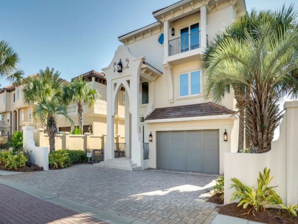 Destin Beachfront Six Bedroom Vacation Rental