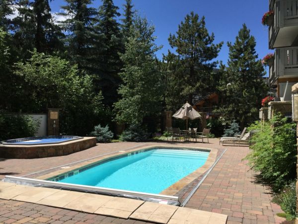 Great Value Vail Ski Condo 2 Bedrooms Sleeps 4 Walk to Lifts