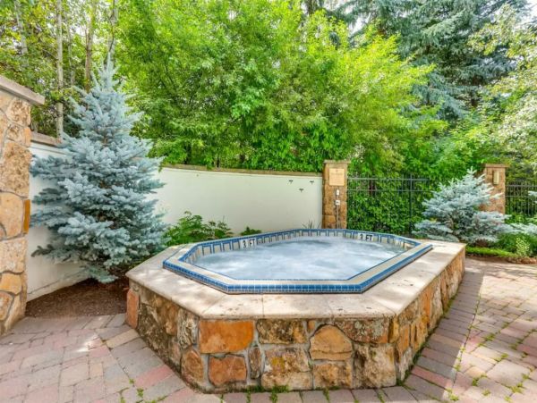Great Value Vail Ski Condo 2 Bedrooms Sleeps 4 Walk to Lifts