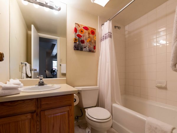 Great Value Vail Ski Condo 2 Bedrooms Sleeps 4 Walk to Lifts