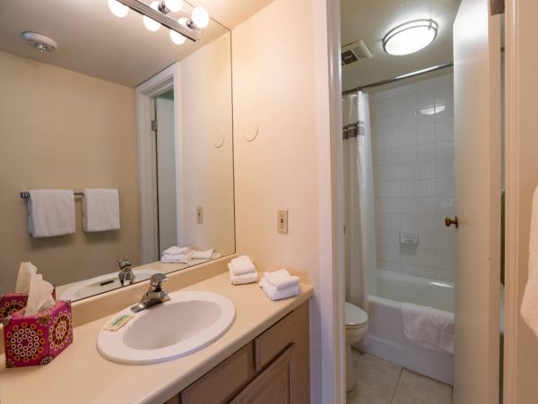 Great Value Vail Ski Condo 2 Bedrooms Sleeps 4 Walk to Lifts