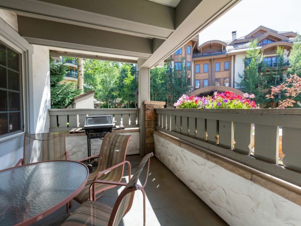 Great Value Vail Ski Condo 2 Bedrooms Sleeps 4 Walk to Lifts