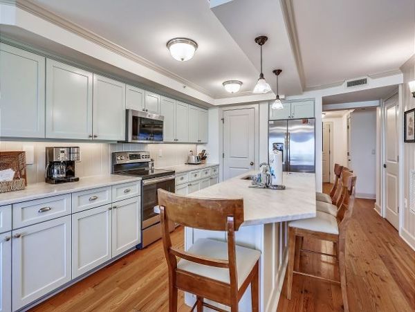 Beachfront Bliss: Spacious 3-Bedroom Retreat on Anna Maria Island