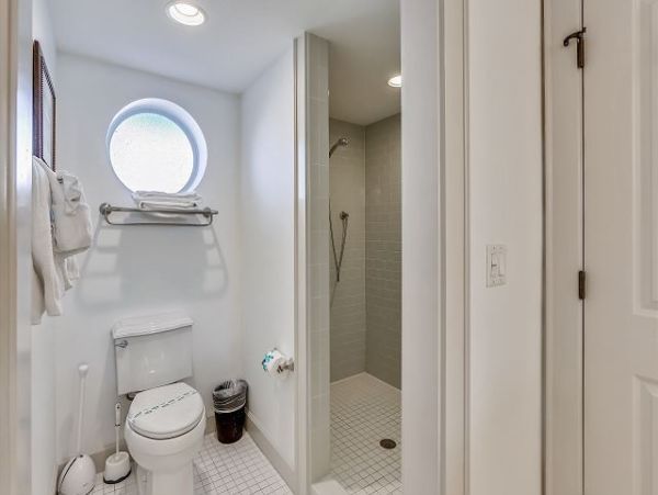 Beachfront Bliss: Spacious 3-Bedroom Retreat on Anna Maria Island