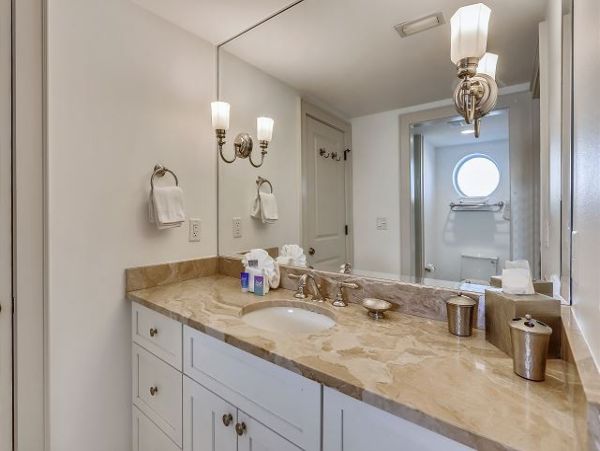 Beachfront Bliss: Spacious 3-Bedroom Retreat on Anna Maria Island