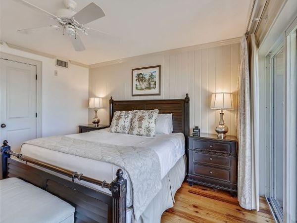 Beachfront Bliss: Spacious 3-Bedroom Retreat on Anna Maria Island