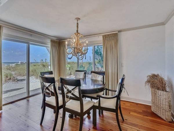 Beachfront Bliss: Spacious 3-Bedroom Retreat on Anna Maria Island