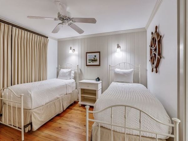 Beachfront Bliss: Spacious 3-Bedroom Retreat on Anna Maria Island