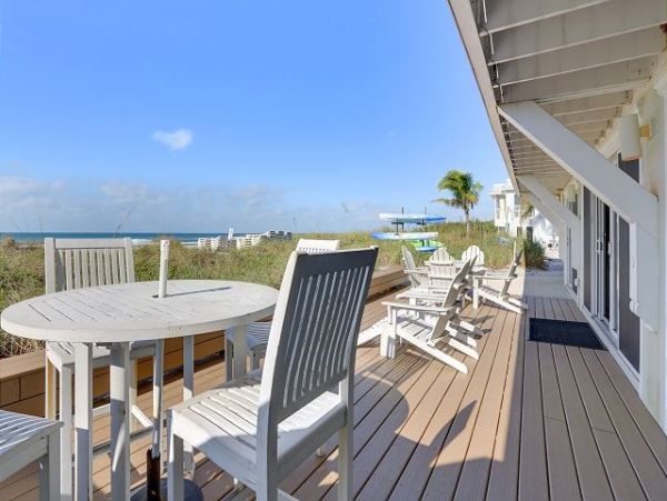 Beachfront Bliss: Spacious 3-Bedroom Retreat on Anna Maria Island