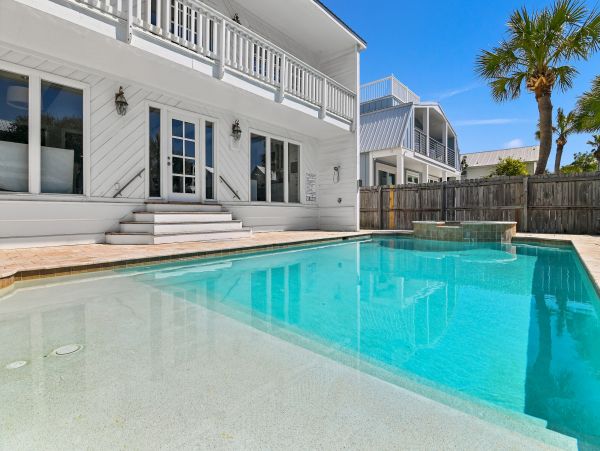 Destin Beautiful Six Bedroom Rental with Private Pool