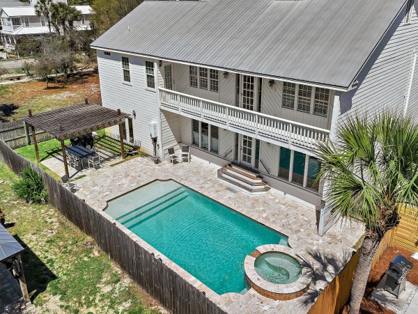 Destin Beautiful Six Bedroom Rental with Private Pool