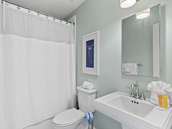 Destin Beautiful Six Bedroom Rental with Private Pool
