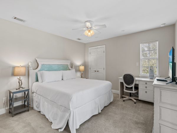 Destin Beautiful Six Bedroom Rental with Private Pool