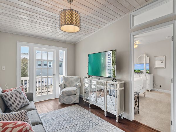 Destin Beautiful Six Bedroom Rental with Private Pool