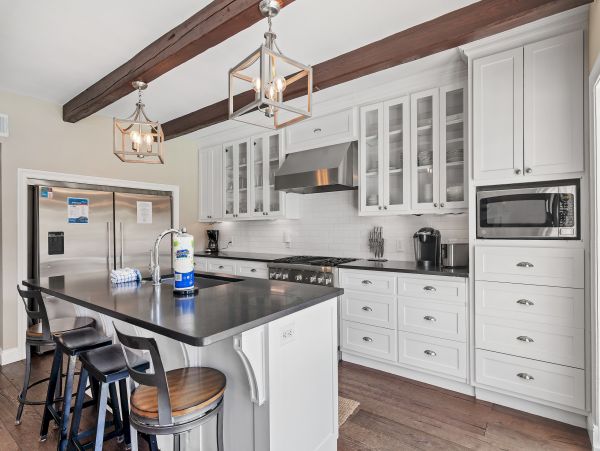 Destin Beautiful Six Bedroom Rental with Private Pool