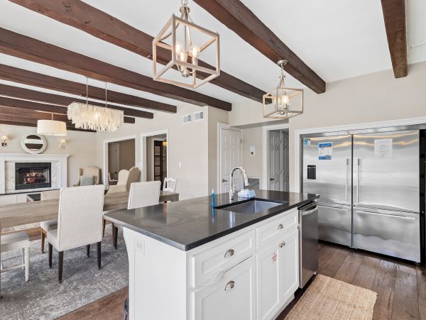Destin Beautiful Six Bedroom Rental with Private Pool