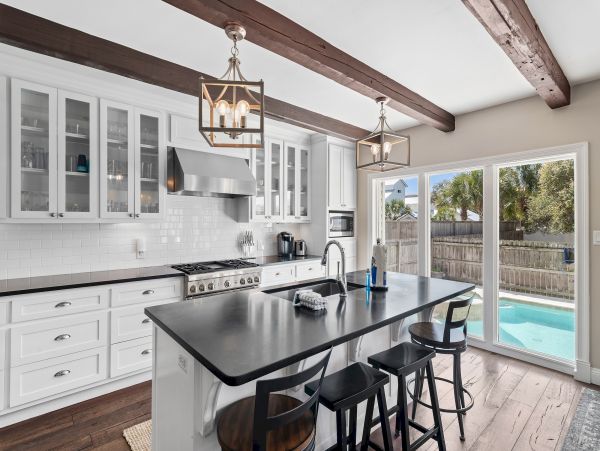 Destin Beautiful Six Bedroom Rental with Private Pool